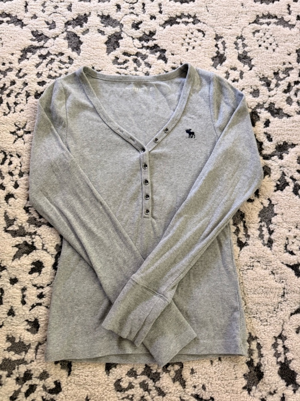 Abercrombie & Fitch Light Gray Henley V-Neck Long Sleeve Top